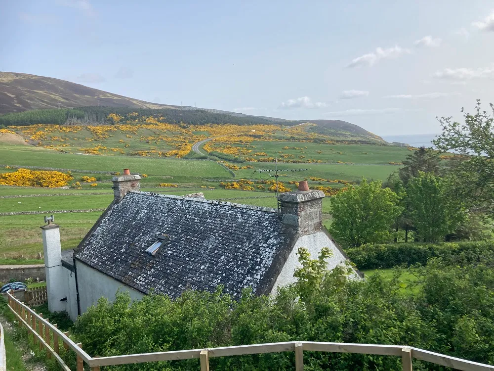 NC500 detached hillside Cottage Sea Views Hot Tub